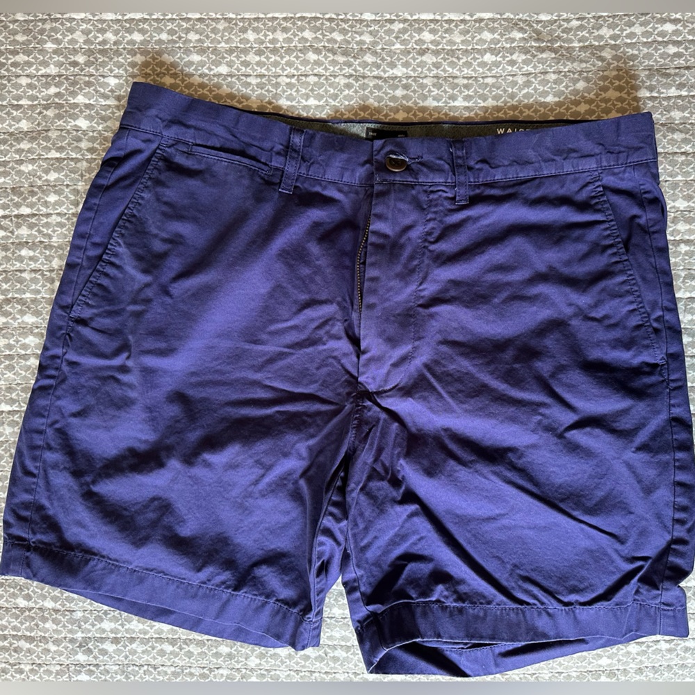 J Crew Men’s 7" stretch chino short